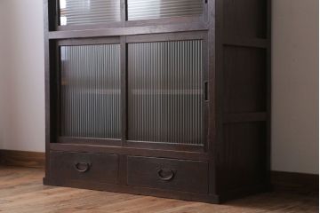 アンティーク家具　和製アンティーク　モールガラス引き戸の木製収納棚