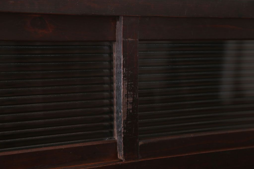 アンティーク家具　和製アンティーク　モールガラス引き戸の木製収納棚