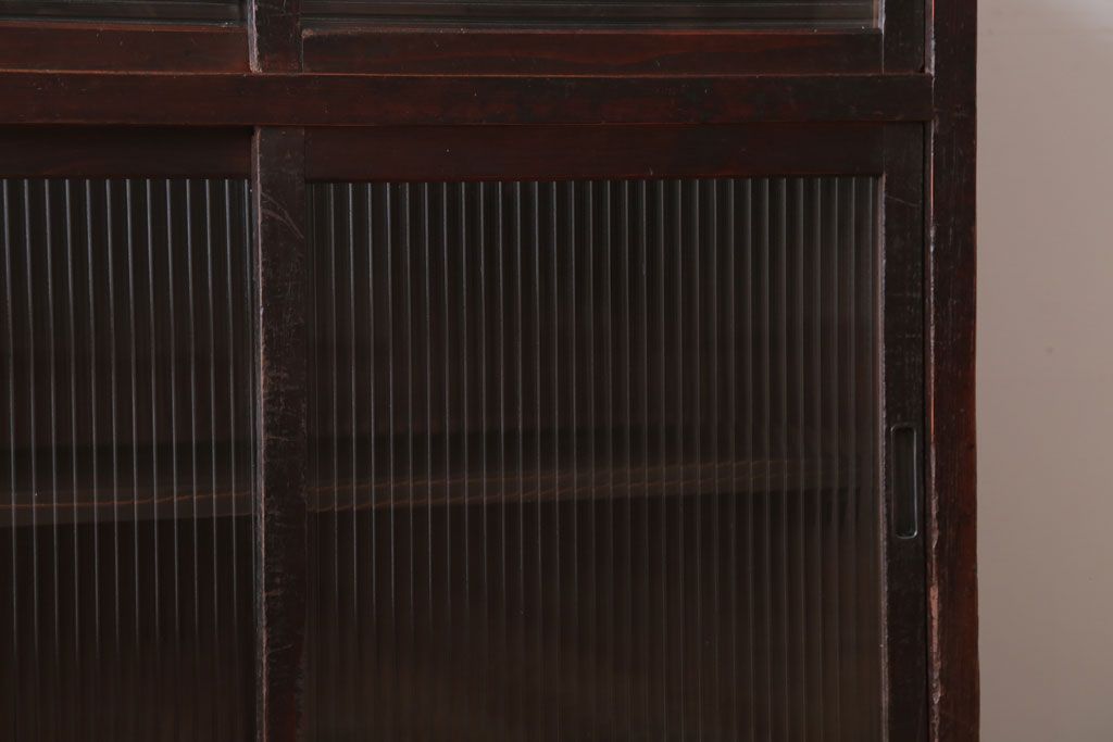 アンティーク家具　和製アンティーク　モールガラス引き戸の木製収納棚
