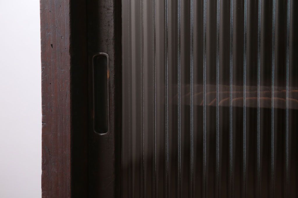 アンティーク家具　和製アンティーク　モールガラス引き戸の木製収納棚