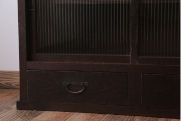 アンティーク家具　和製アンティーク　モールガラス引き戸の木製収納棚