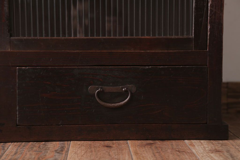 アンティーク家具　和製アンティーク　モールガラス引き戸の木製収納棚