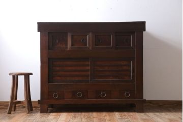 アンティーク家具　古民具・骨董　横桟引き戸のアンティーク脚付き水屋箪笥(収納棚)