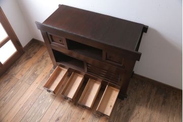 アンティーク家具　古民具・骨董　横桟引き戸のアンティーク脚付き水屋箪笥(収納棚)