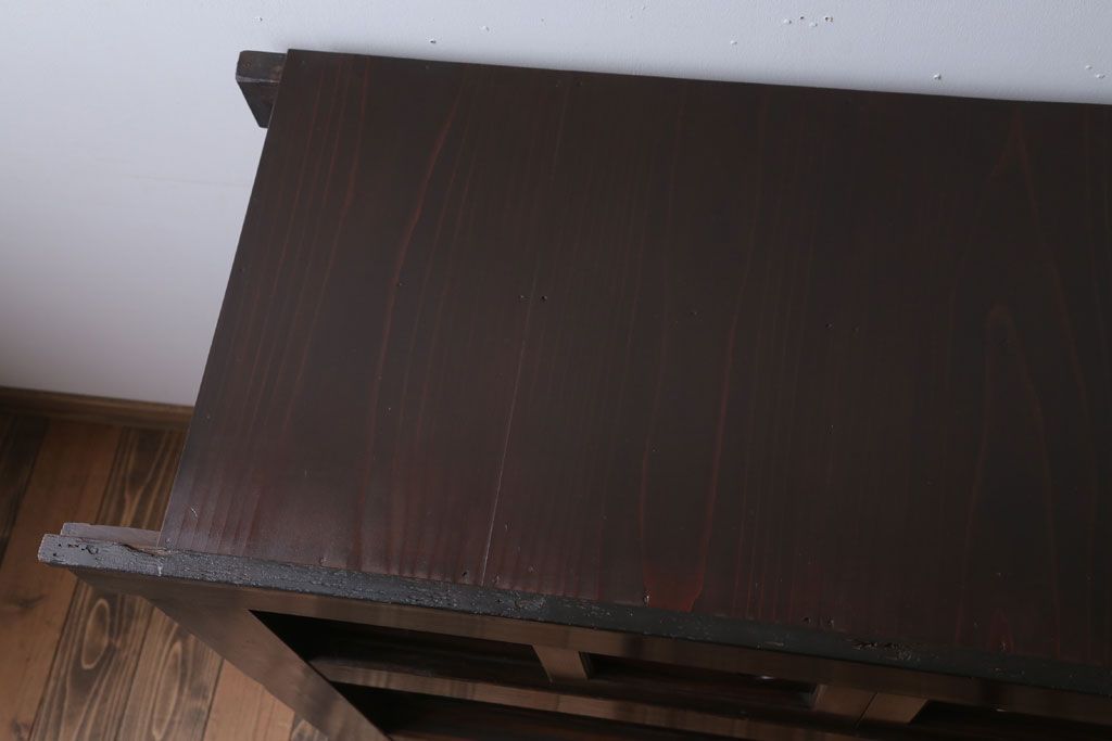 アンティーク家具　古民具・骨董　横桟引き戸のアンティーク脚付き水屋箪笥(収納棚)