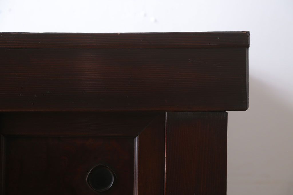 アンティーク家具　古民具・骨董　横桟引き戸のアンティーク脚付き水屋箪笥(収納棚)