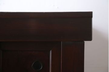 アンティーク家具　古民具・骨董　横桟引き戸のアンティーク脚付き水屋箪笥(収納棚)