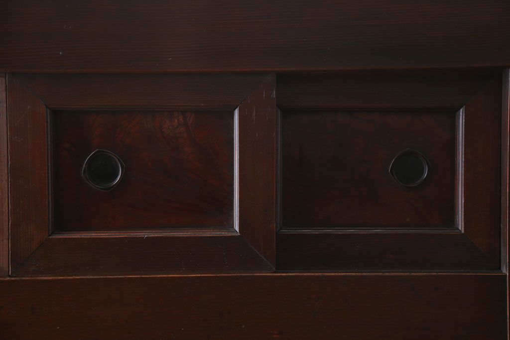 アンティーク家具　古民具・骨董　横桟引き戸のアンティーク脚付き水屋箪笥(収納棚)