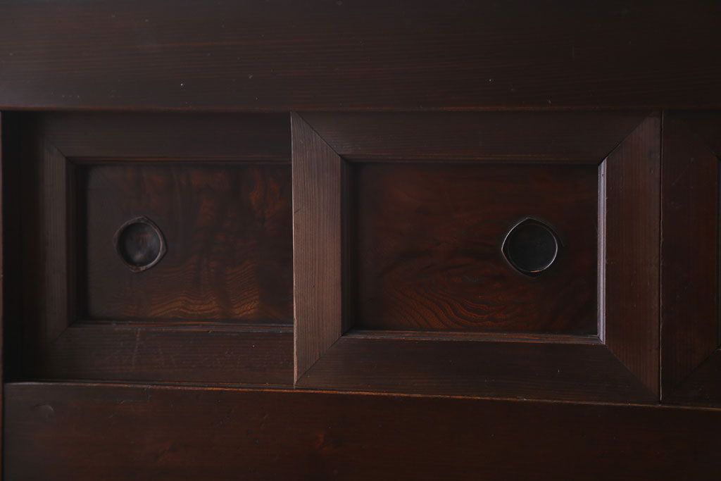 アンティーク家具　古民具・骨董　横桟引き戸のアンティーク脚付き水屋箪笥(収納棚)