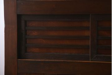 アンティーク家具　古民具・骨董　横桟引き戸のアンティーク脚付き水屋箪笥(収納棚)