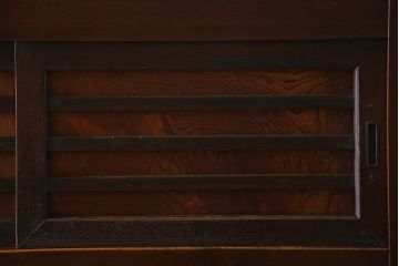 アンティーク家具　古民具・骨董　横桟引き戸のアンティーク脚付き水屋箪笥(収納棚)