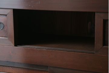 アンティーク家具　古民具・骨董　横桟引き戸のアンティーク脚付き水屋箪笥(収納棚)