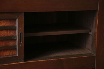 アンティーク家具　古民具・骨董　横桟引き戸のアンティーク脚付き水屋箪笥(収納棚)