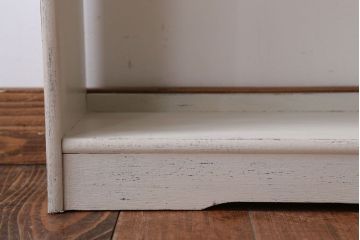 アンティーク家具　アンティークペイント　シンプルな薄型本棚(飾り棚)