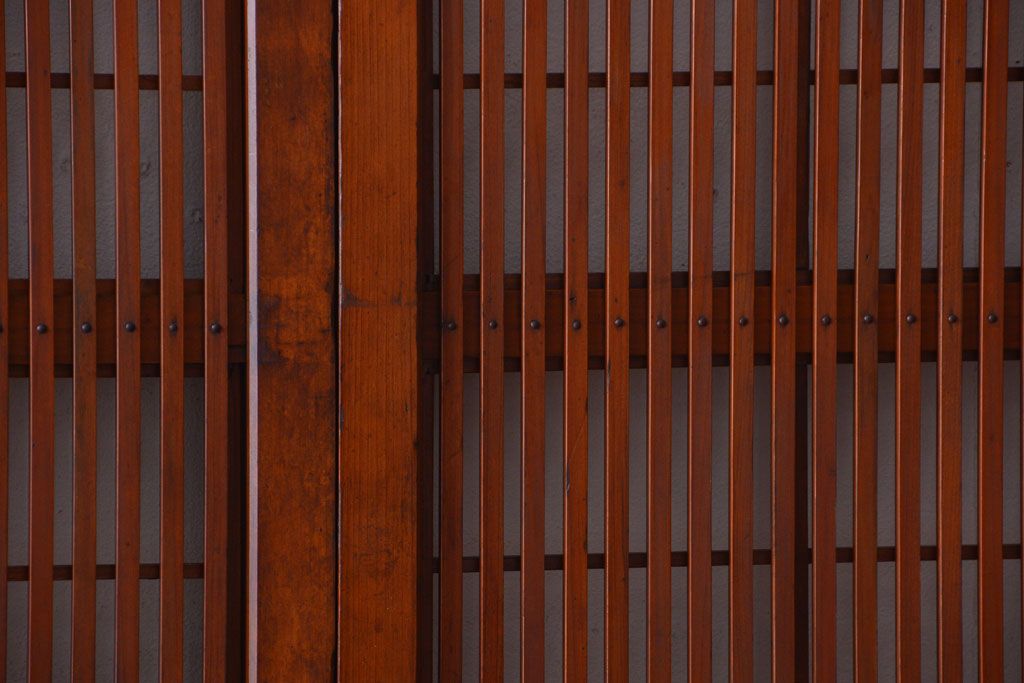 アンティーク　レトロな古い木の格子戸2枚セット