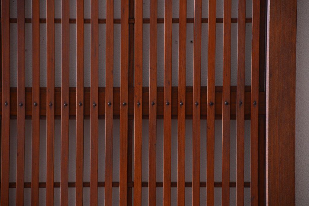 アンティーク　レトロな古い木の格子戸2枚セット