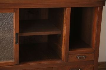 アンティーク家具　古民具・骨董　組子がモダンな前面欅材のアンティーク重ね水屋箪笥
