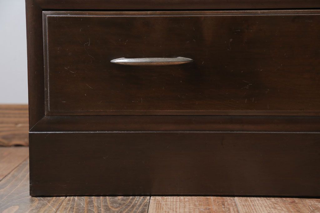 アンティーク家具　アンティーク　シンプルで上品な古い木の2段重ねチェスト