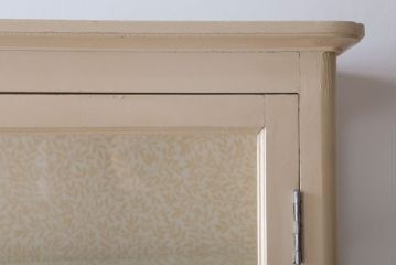 アンティーク家具　アンティーク　おしゃれな壁紙のペイントガラスケース(ケビント)