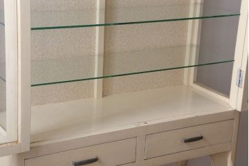 アンティーク家具　アンティーク　おしゃれな壁紙のペイントガラスケース(ケビント)