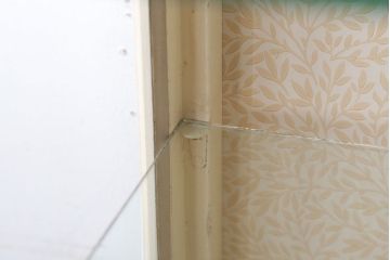 アンティーク家具　アンティーク　おしゃれな壁紙のペイントガラスケース(ケビント)