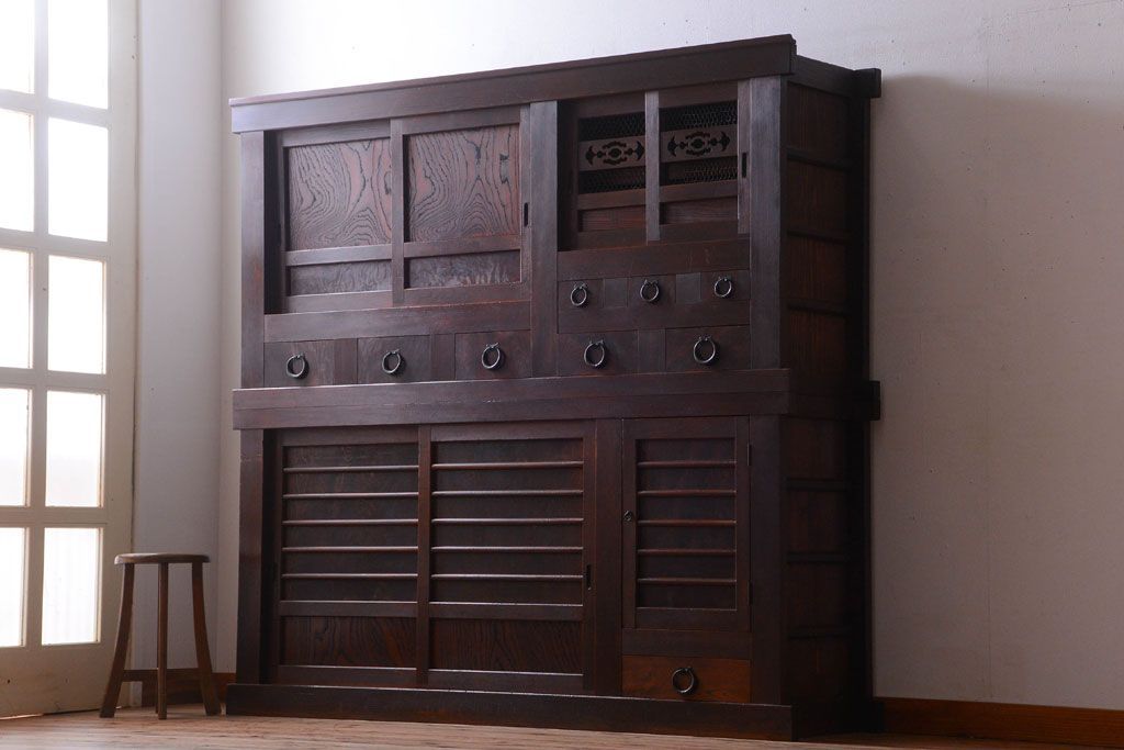 アンティーク家具　古民具・骨董　横桟引き戸の変わり型六尺重ね水屋箪笥