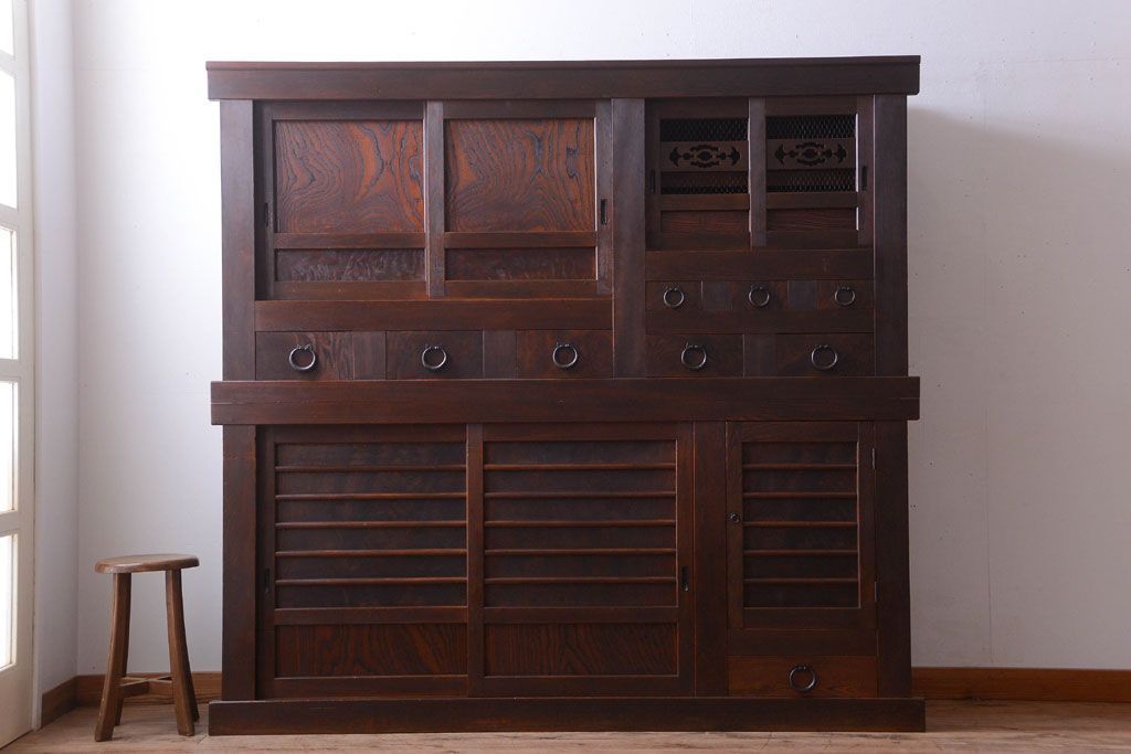 アンティーク家具　古民具・骨董　横桟引き戸の変わり型六尺重ね水屋箪笥