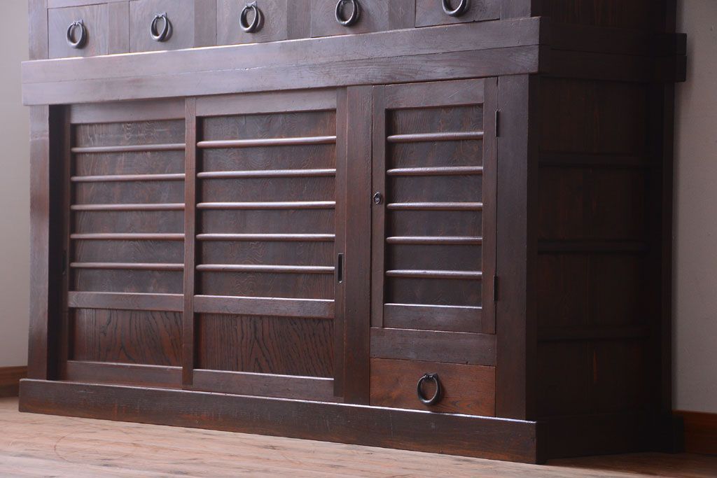 アンティーク家具　古民具・骨董　横桟引き戸の変わり型六尺重ね水屋箪笥