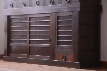 アンティーク家具　古民具・骨董　横桟引き戸の変わり型六尺重ね水屋箪笥