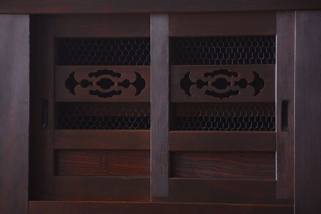 アンティーク家具　古民具・骨董　横桟引き戸の変わり型六尺重ね水屋箪笥