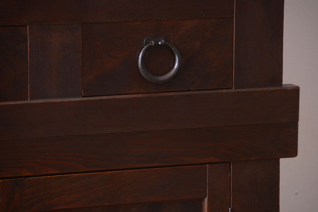 アンティーク家具　古民具・骨董　横桟引き戸の変わり型六尺重ね水屋箪笥