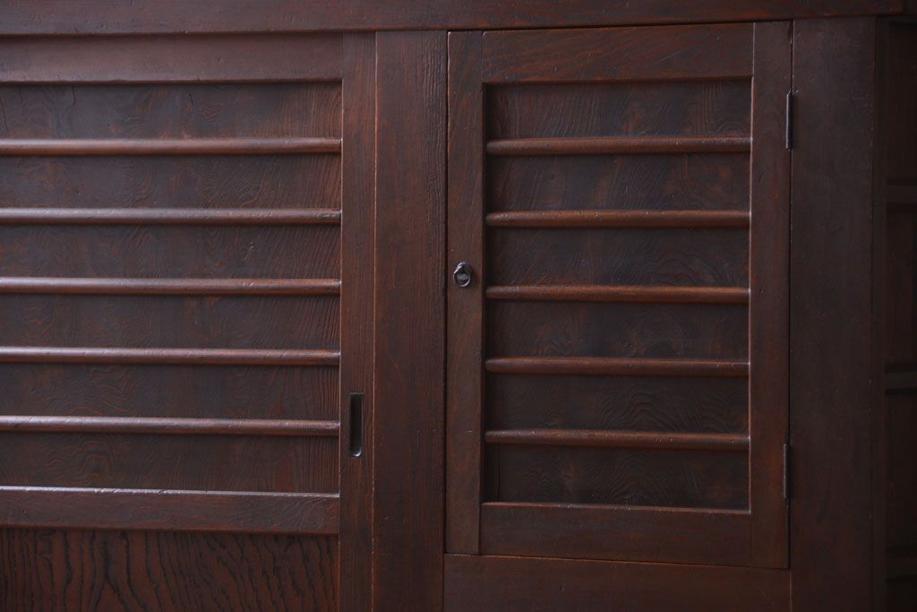 アンティーク家具　古民具・骨董　横桟引き戸の変わり型六尺重ね水屋箪笥