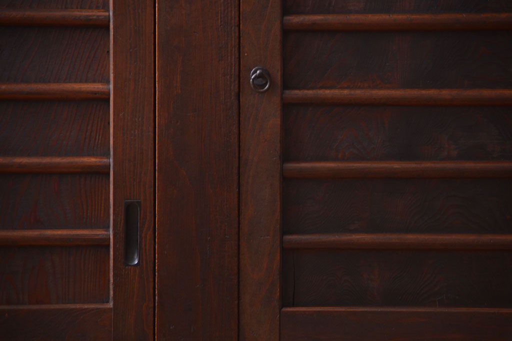 アンティーク家具　古民具・骨董　横桟引き戸の変わり型六尺重ね水屋箪笥