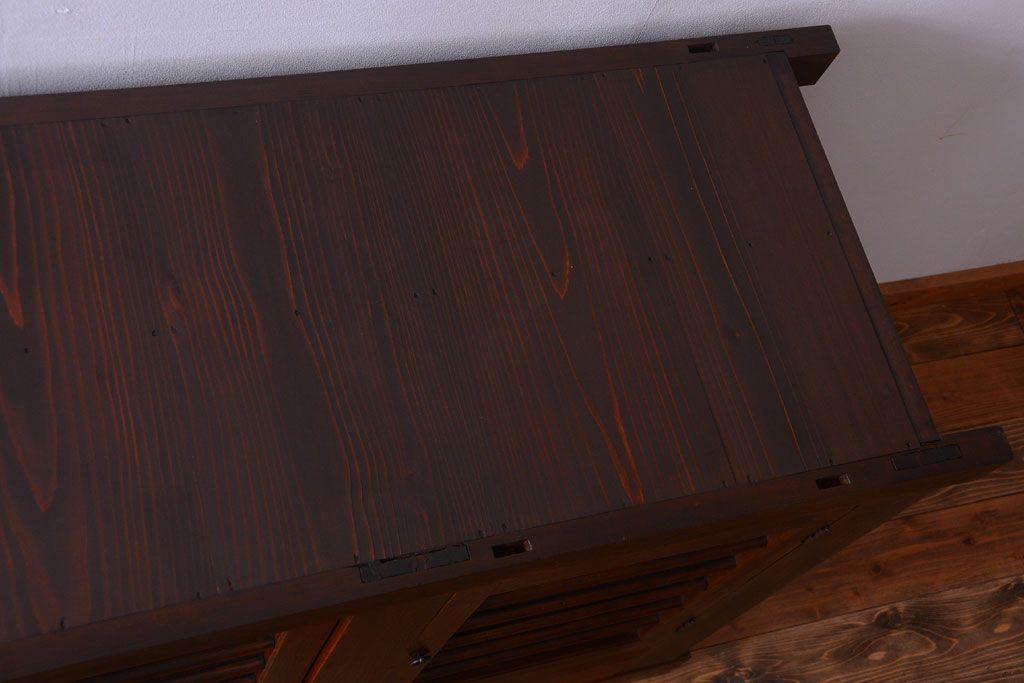 アンティーク家具　古民具・骨董　横桟引き戸の変わり型六尺重ね水屋箪笥