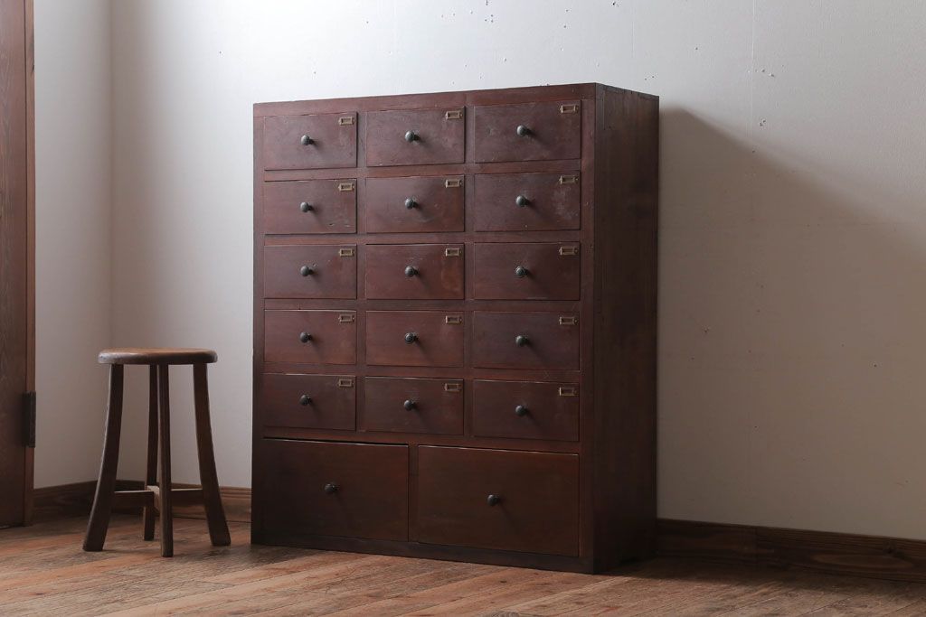 アンティーク家具　アンティーク　ネームプレート付き!古い木製の17杯ドロワー(引き出し)