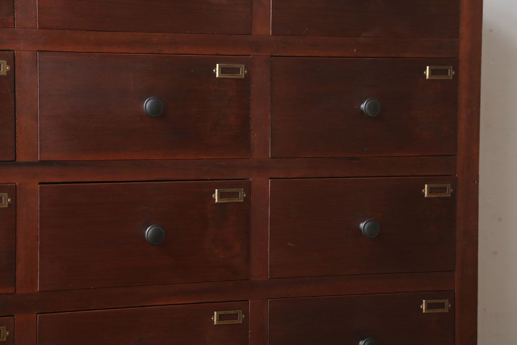 アンティーク家具　アンティーク　ネームプレート付き!古い木製の17杯ドロワー(引き出し)