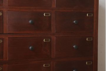 アンティーク家具　アンティーク　ネームプレート付き!古い木製の17杯ドロワー(引き出し)