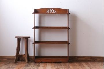 アンティーク家具　和製アンティーク　透かし彫りがモダンな古い木の本棚(2)