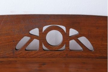 アンティーク家具　和製アンティーク　透かし彫りがモダンな古い木の本棚(2)