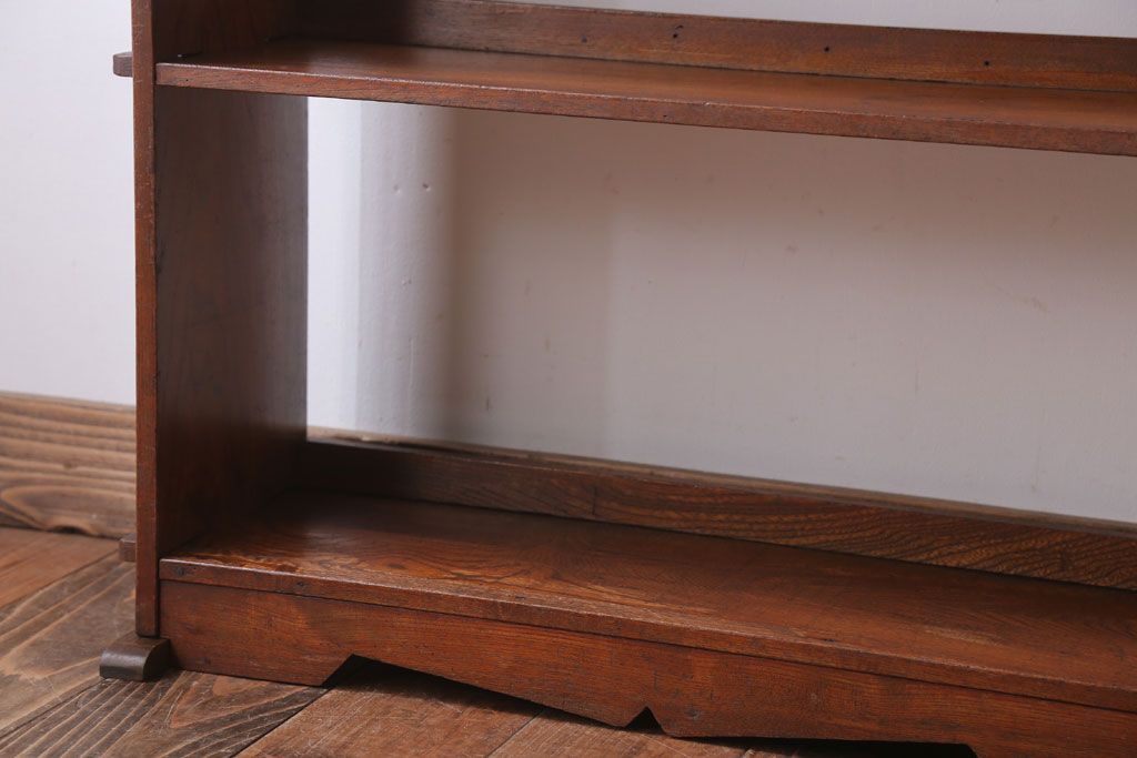 アンティーク家具　和製アンティーク　透かし彫りがモダンな古い木の本棚(2)