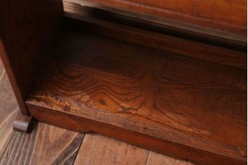 アンティーク家具　和製アンティーク　透かし彫りがモダンな古い木の本棚(2)