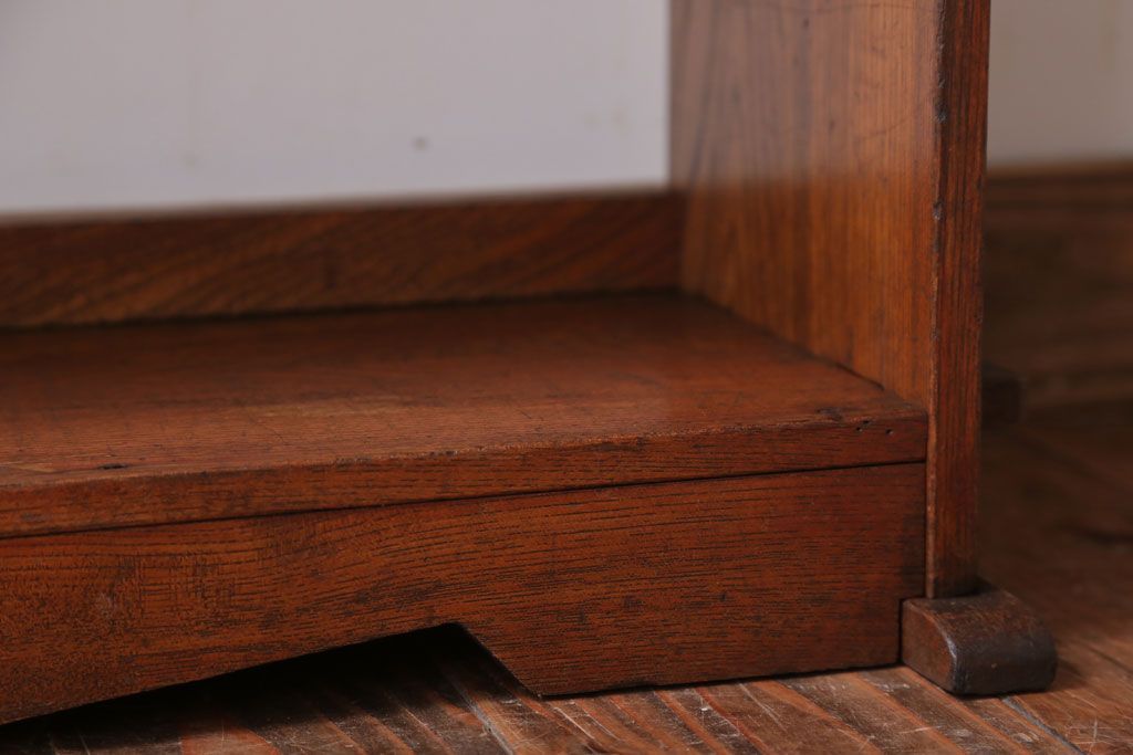 アンティーク家具　和製アンティーク　透かし彫りがモダンな古い木の本棚(2)