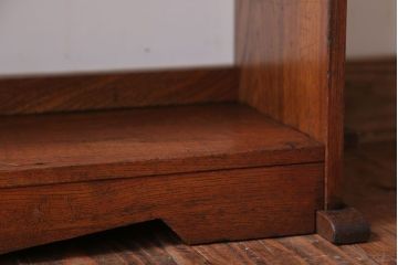 アンティーク家具　和製アンティーク　透かし彫りがモダンな古い木の本棚(2)