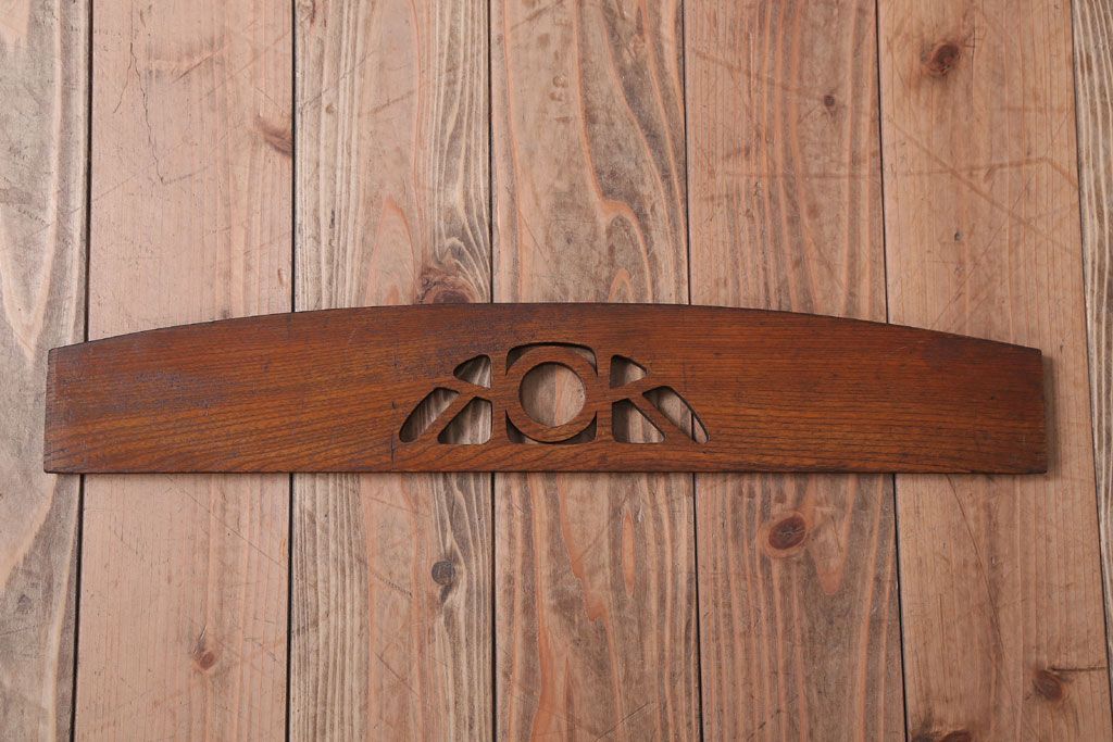 アンティーク家具　和製アンティーク　透かし彫りがモダンな古い木の本棚(2)