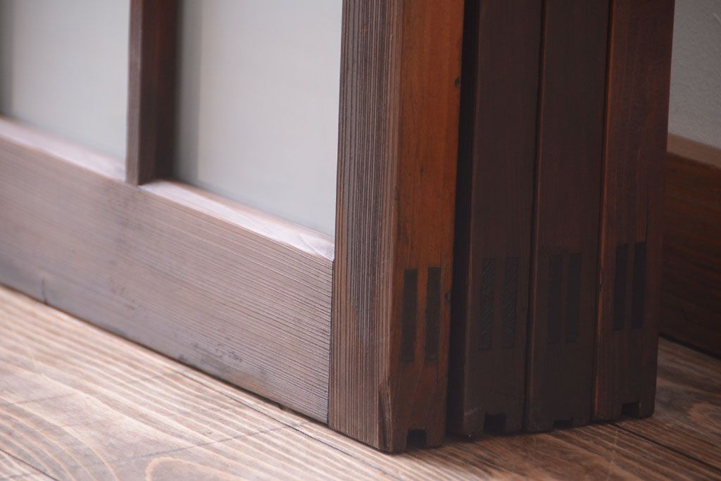 和製アンティーク　古い木のモダンなガラス引き戸4枚セット(窓)