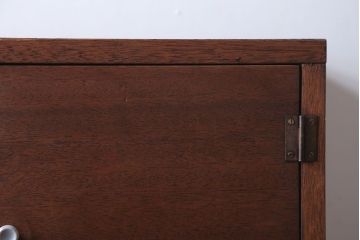 レトロ家具　昭和レトロ　古い木の脚付きロッカー(マス目戸棚)