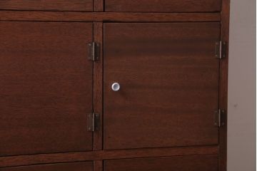 レトロ家具　昭和レトロ　古い木の脚付きロッカー(マス目戸棚)