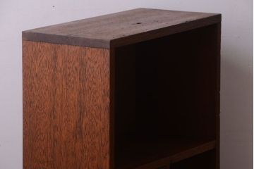 レトロ家具　昭和レトロ　ネームプレート付き!古い木の脚付きマス目戸棚(収納棚)