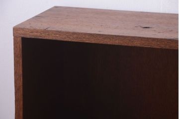 レトロ家具　昭和レトロ　ネームプレート付き!古い木の脚付きマス目戸棚(収納棚)