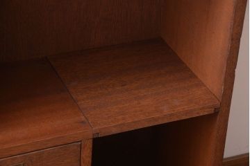 レトロ家具　昭和レトロ　ネームプレート付き!古い木の脚付きマス目戸棚(収納棚)